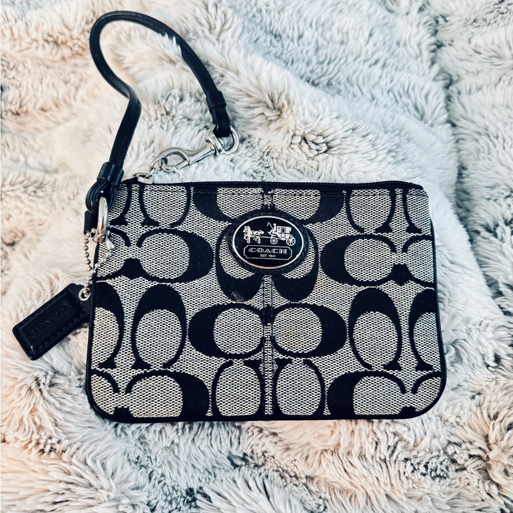 ✨COACH✨ Black and White Women's Small Wristlet